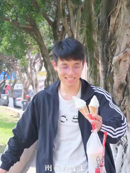 用冰淇淋画画，这谁扛得住