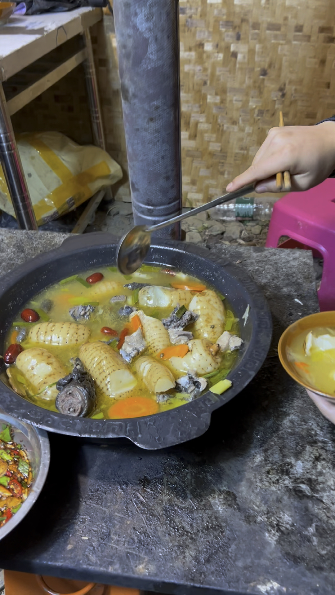 人参,当归,天麻一起炖乌鸡是什么口感!#优质农产品 #天麻炖鸡 #天麻