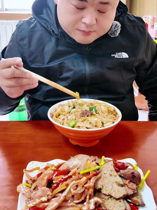 品尝登封美食，登封三绝，第一绝，登封椒炒刀削面