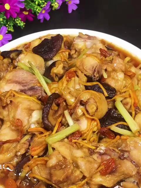第六道菜香菇滑鸡，这样做出来的香菇滑鸡，又嫩又滑又下饭