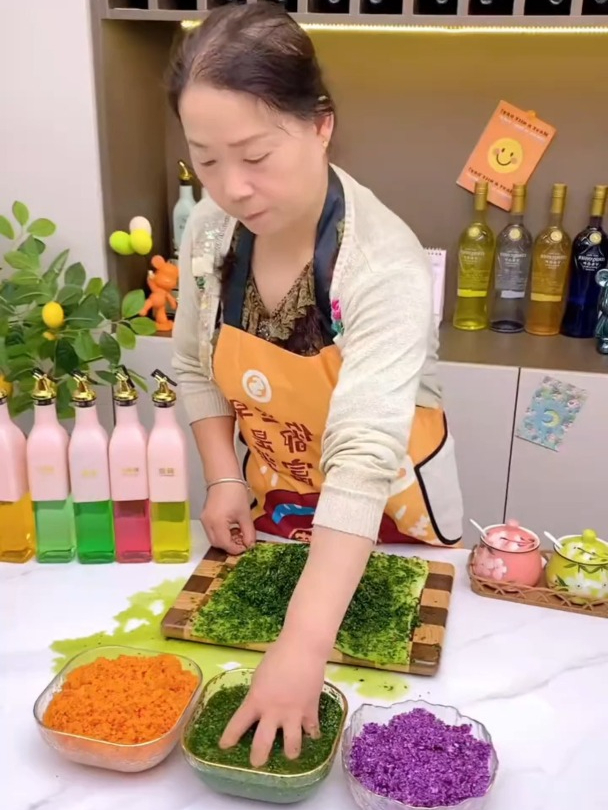 有了这“挤水袋”,轻轻一压,挤走多余水分,挤饺子馅高效又省力
