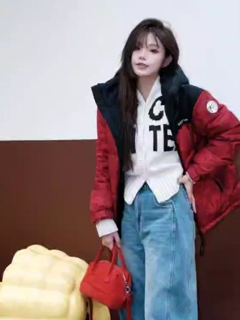 波司登90绒红色羽绒服女2024情侣款面包服杨紫同款短款冬外套