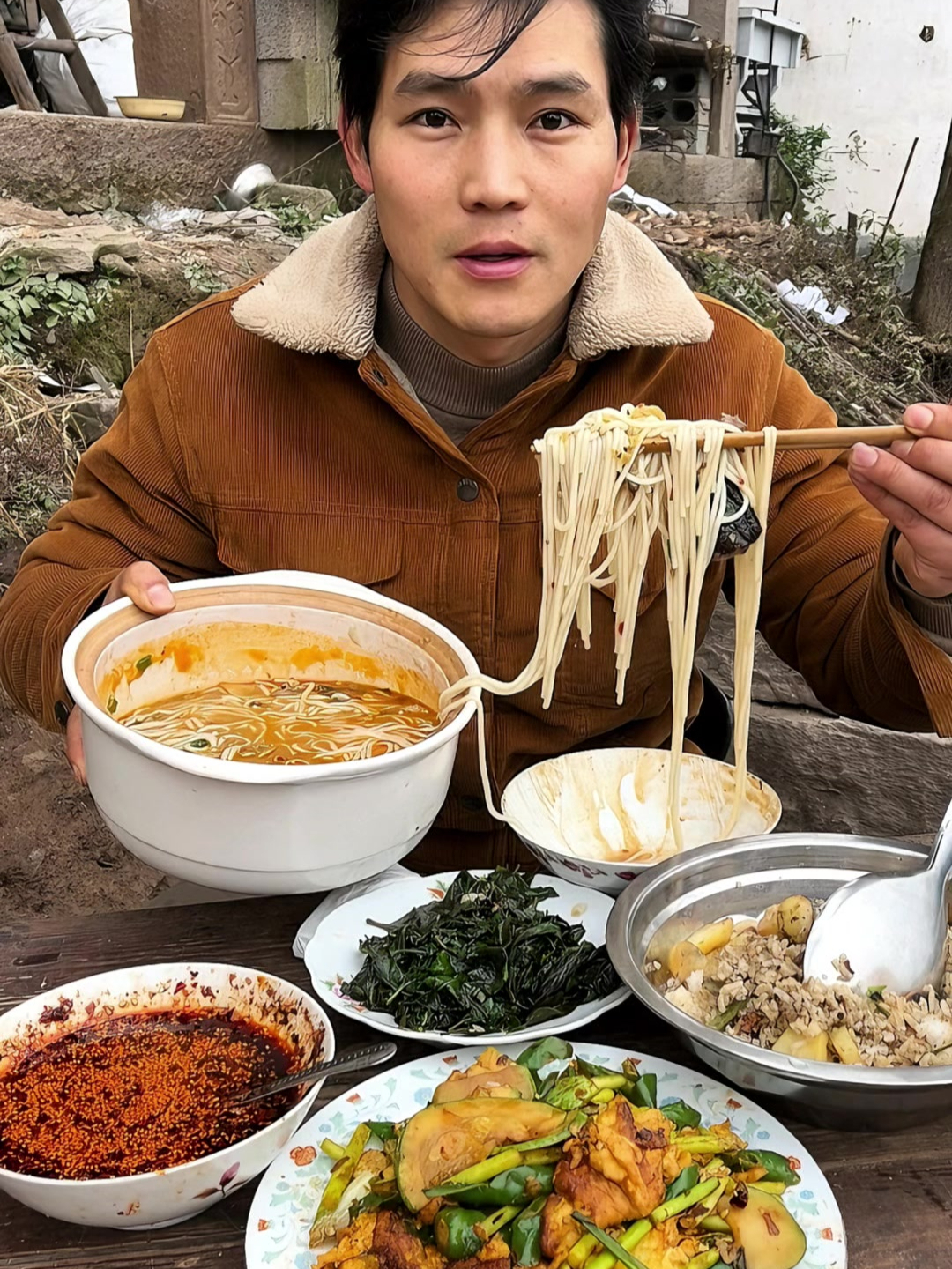 西葫芦,蒜苔,螺丝椒炒鸡蛋,清炒枸杞叶,清爽哇