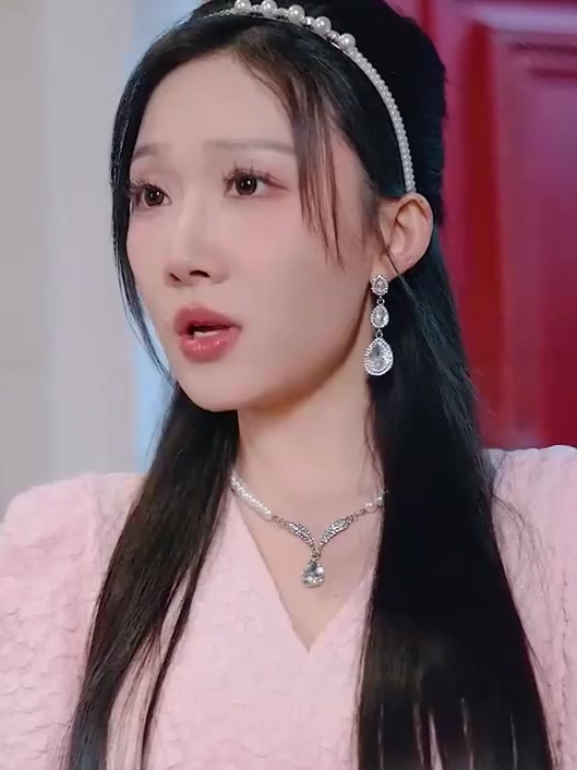 全城首富只是随意尝了口炒河粉,便找到了失散多年的老婆和儿子