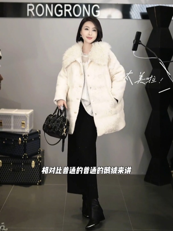 溶溶「白桃」RONGRONG科鲁达90白鹅绒磨毛感提花保暖羽绒服来啦