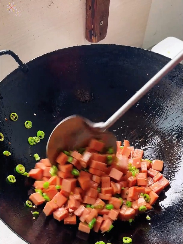 这个不锈钢炒菜勺太好用了,可炒菜可盛汤,当瓢当铲都好用
