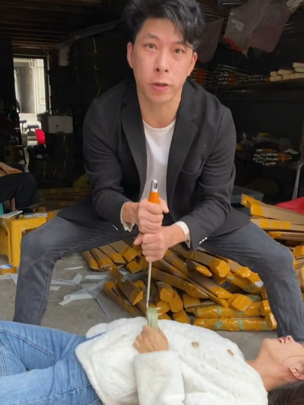 家里人喜欢吃扣肉的,试试这“不锈钢捞肉钩”,在家也可以轻松炸扣肉