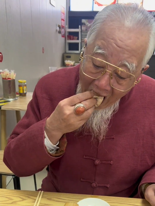 河南商丘的灌汤小笼包