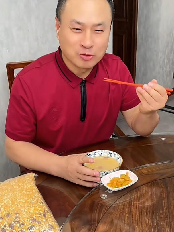 探秘东北大碴粥:粗粮熬制,为何能成餐桌 “香饽饽”?