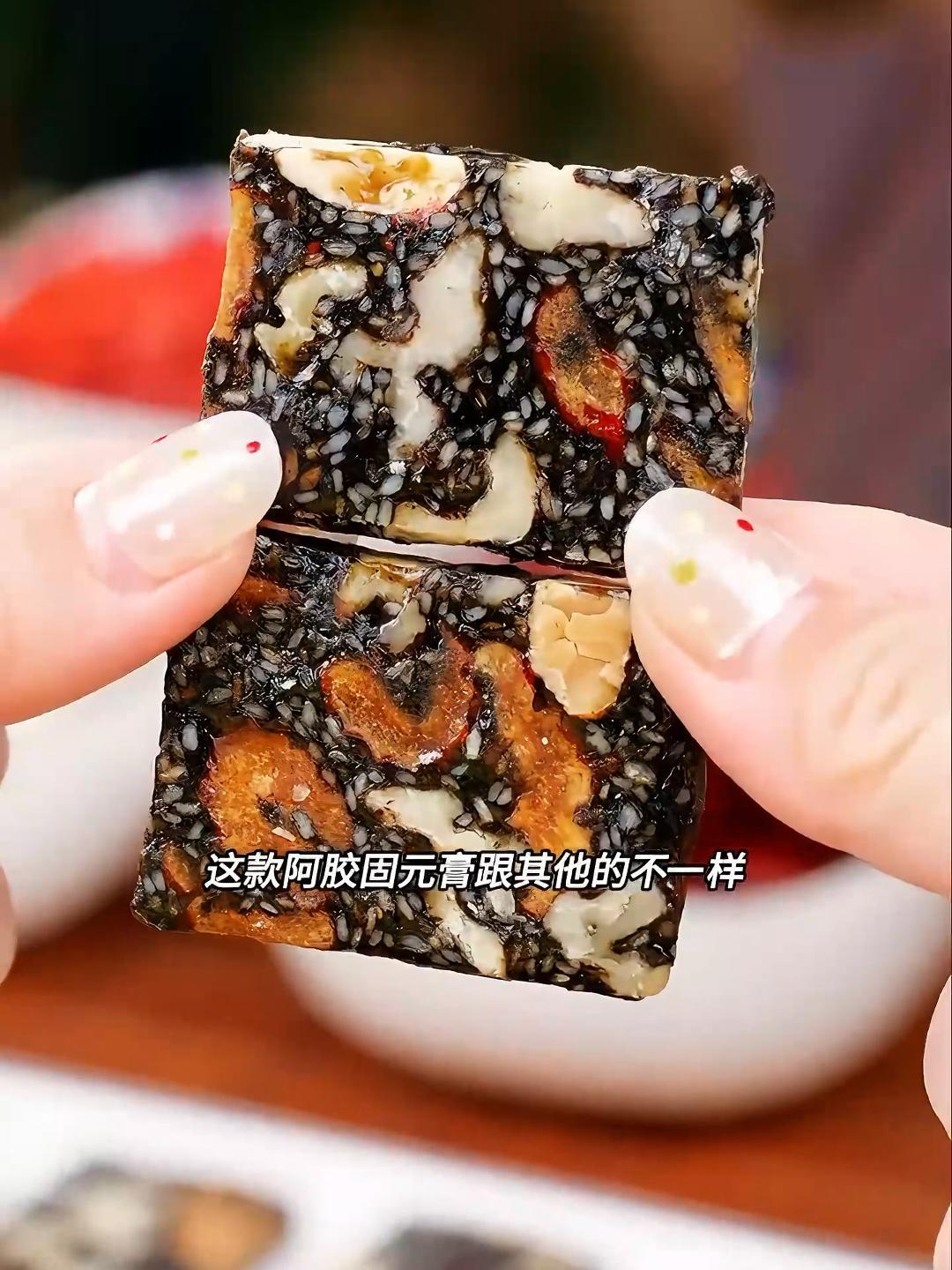 香甜软糯,满满的都是料,多吃阿胶糕是非常好的