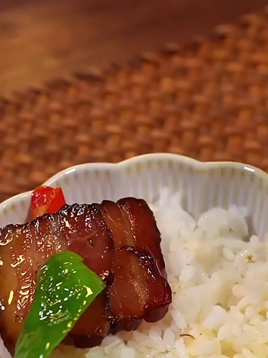 农家风味!自制烟熏腊肉,传统手艺,香飘四溢!