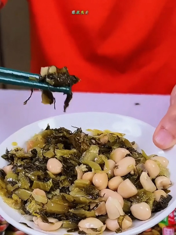 如果你正在为吃啥而烦恼,试试梅菜花生,简单包装下的极致美味!