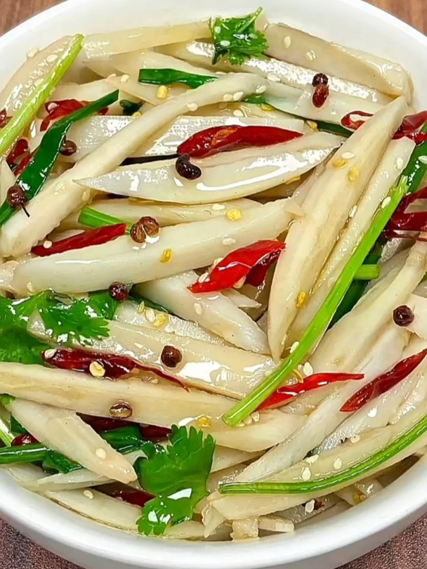 过年餐桌上必备的十二道经典凉拌菜,比大鱼大肉还好吃