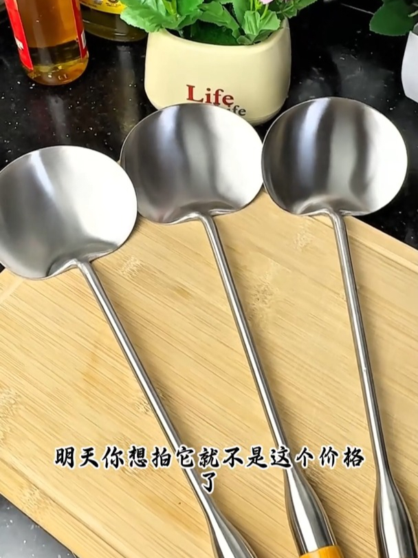 小伙研究了18年的长柄炒勺火了,可以炒菜还可以盛汤,太好用了