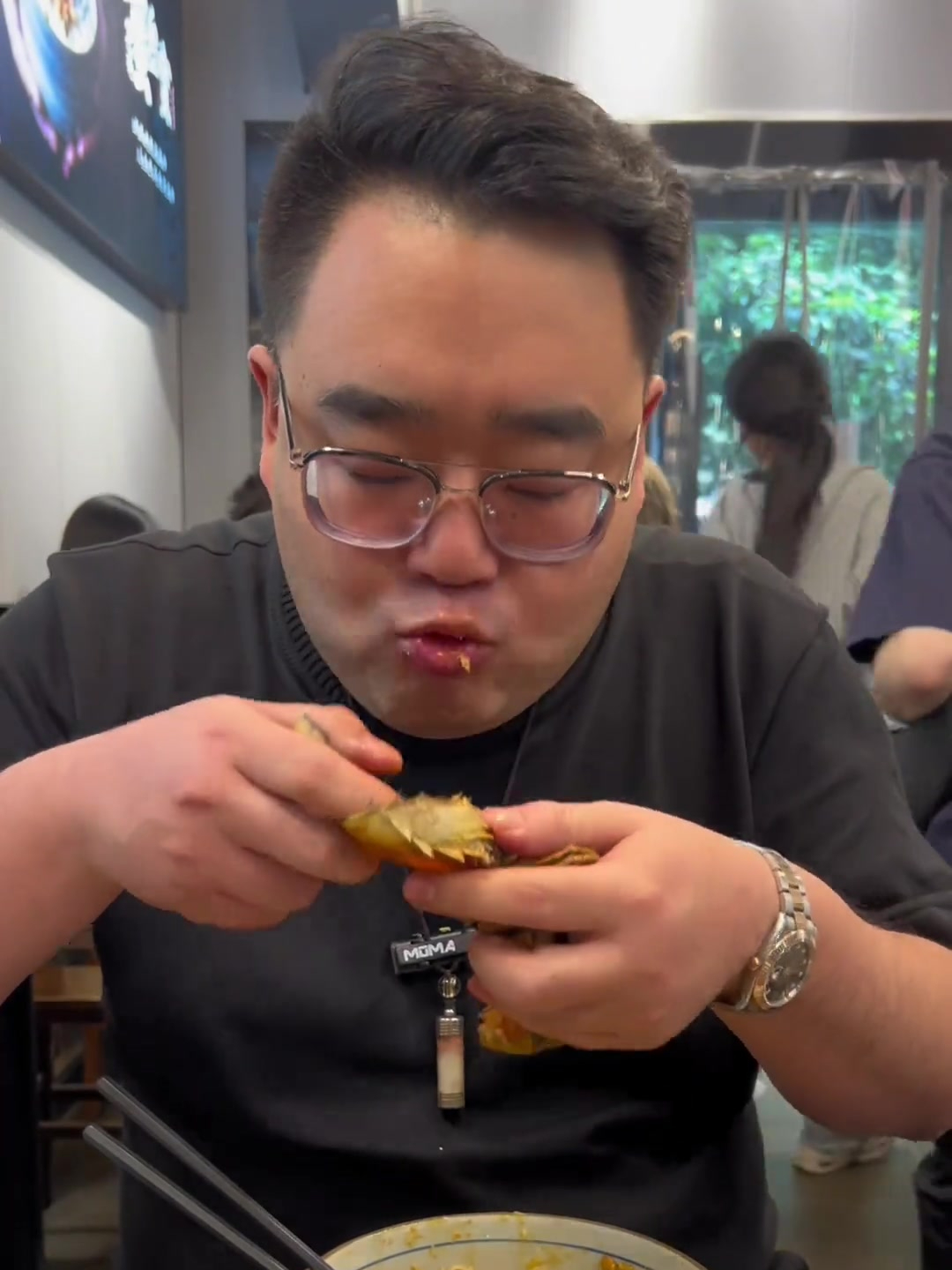 杭州地方特色美食蟹黄拌面