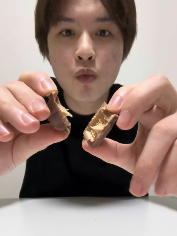 进口健达巧克力里有虫子?