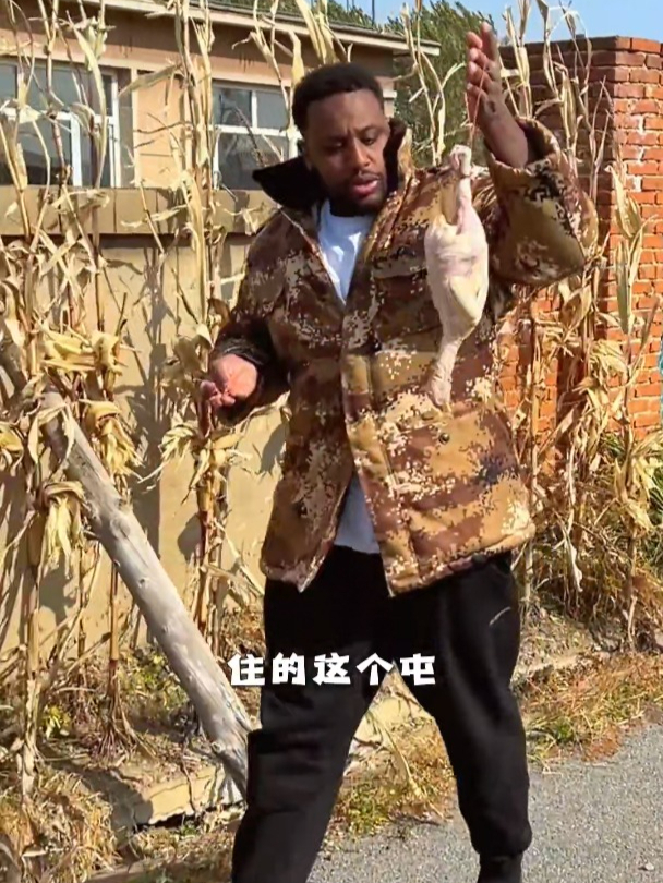 外国小伙都爱吃的东北小鸡炖蘑菇,味道超级鲜美!小鸡炖榛蘑