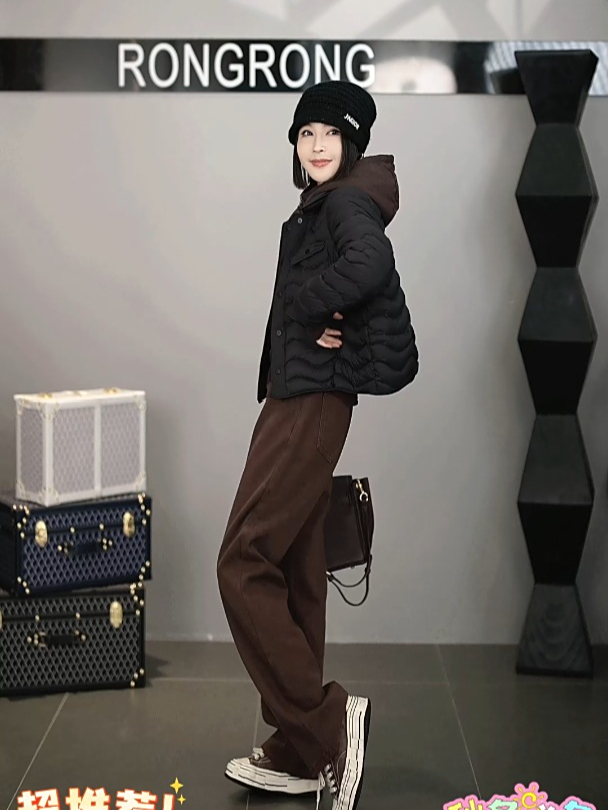 溶溶「暖岛雾冬」RONGRONG 90白鸭绒翻领保暖锁温羽绒服来啦