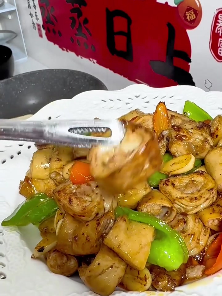 新年菜谱 干锅肥肠,这个在我家新年必须得做的一道菜,嘎嘎香!