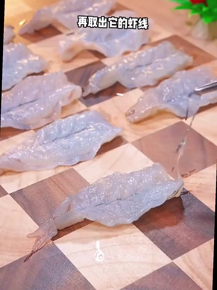 只要有馄饨皮或者饺子皮都可以做这道营养美味,过年吃着也喜庆