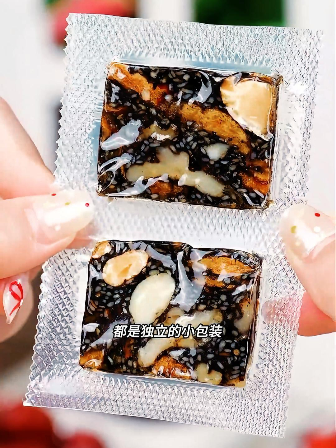 如果你经常熬夜,建议你坚持吃阿胶糕,常吃是有好处的