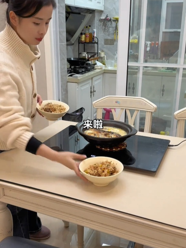 第四篇:娘仨的晚餐:排骨板栗焖饭、鲫鱼豆腐汤～