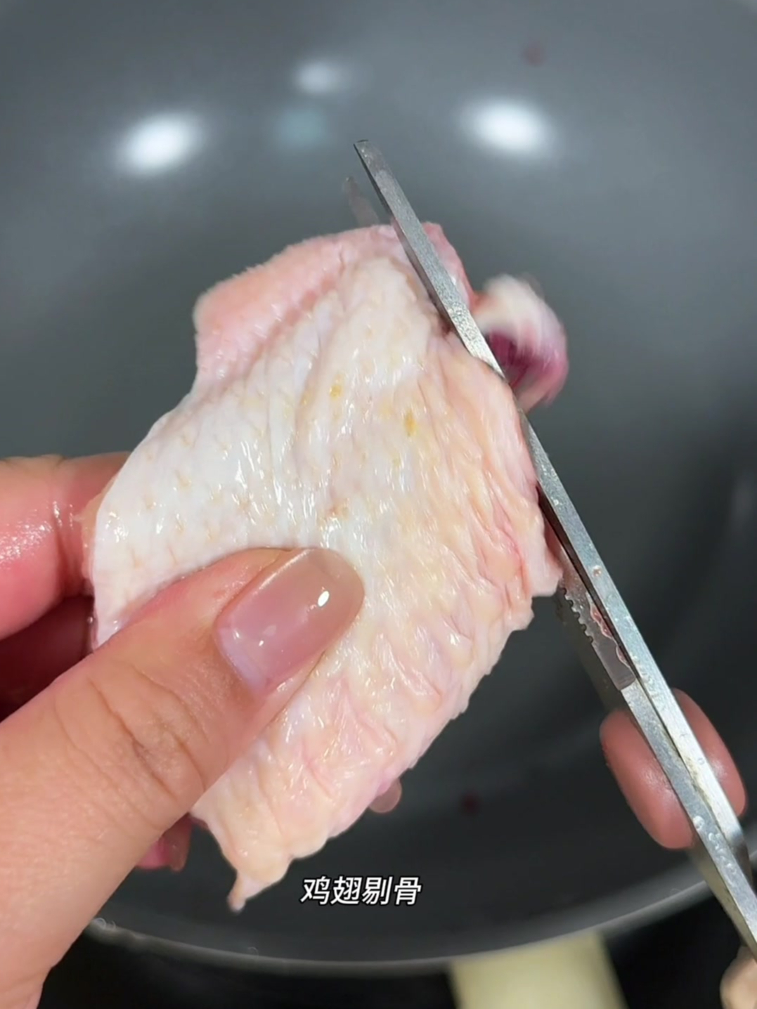 幸福有很多种,有人给你做饭是其中的一种,网友:不开玩笑就这几个鸡翅,够我搞一天的