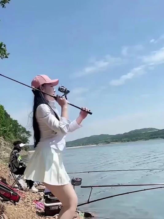 有了这个多功能钓鱼钳,钓鱼需要的工具一把就搞定,太实用啦!