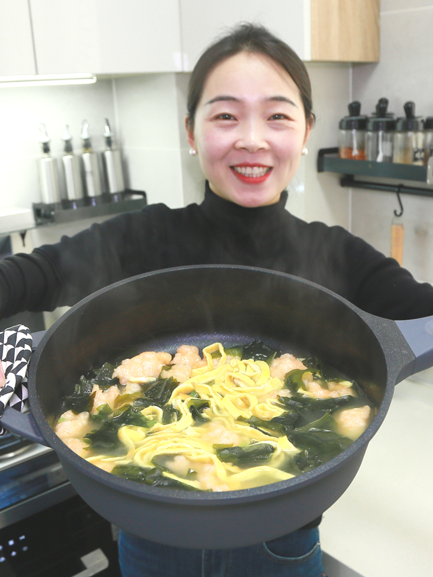 三鲜虾滑汤真的太好喝了,鲜美营养又美味,你们一定要试试