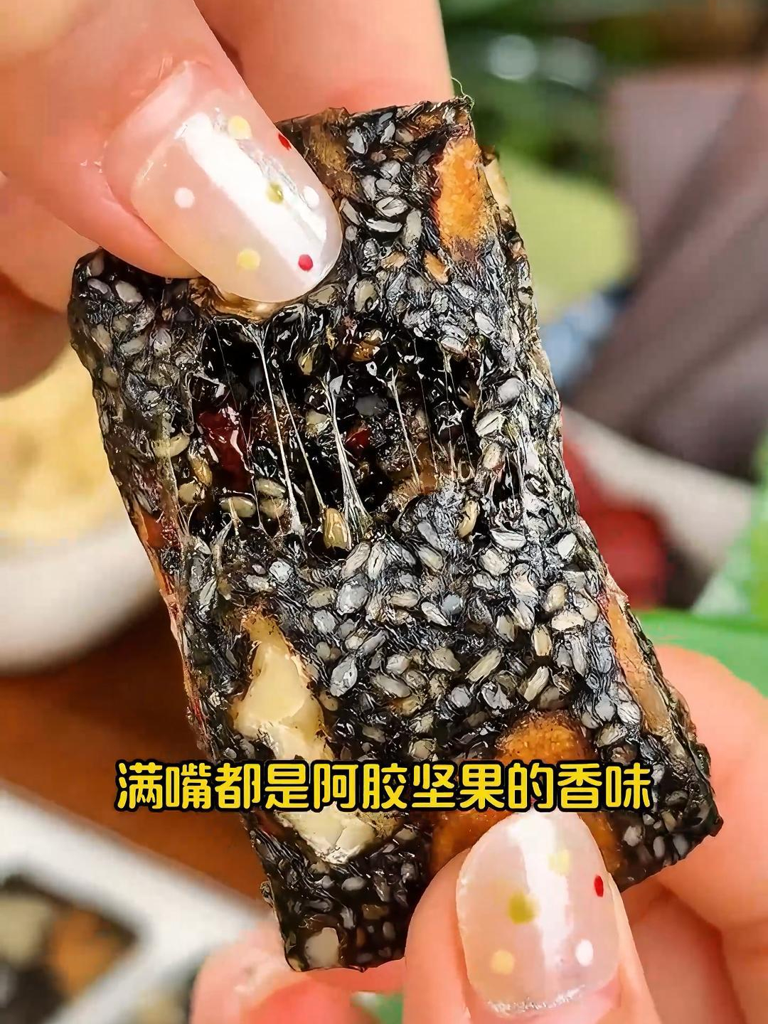 经常熬夜的人,一定要多屯点这个阿胶糕,建议每天早上吃两片