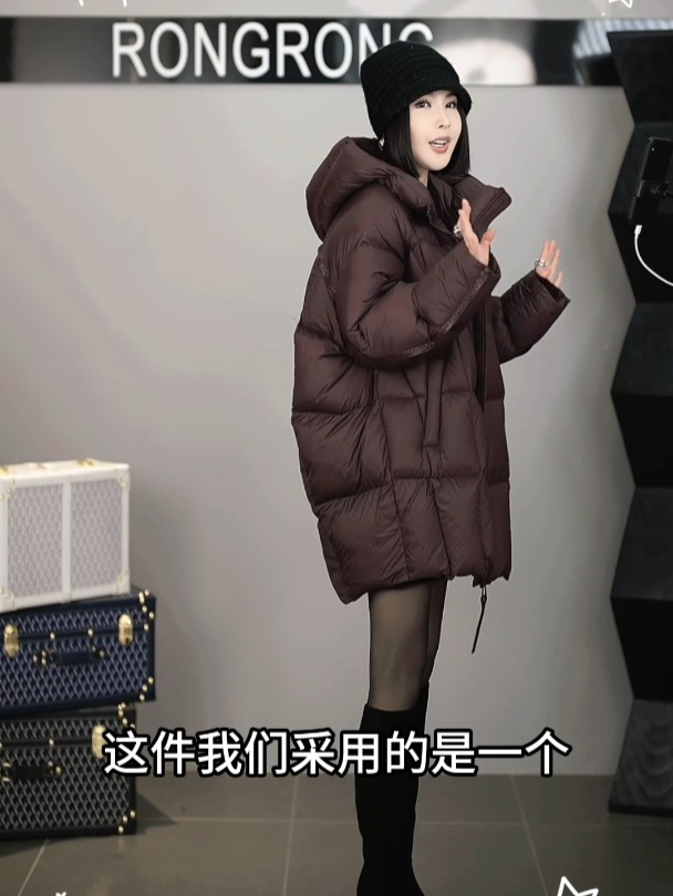 溶溶「雾冬亮点」RONG 90白鸭绒泡芙感蓬松柔软轻量羽绒服来啦