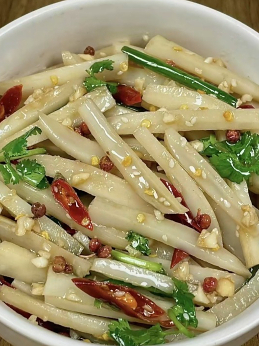 过年餐桌上必备的十五道经典凉拌菜,比大鱼大肉都好吃