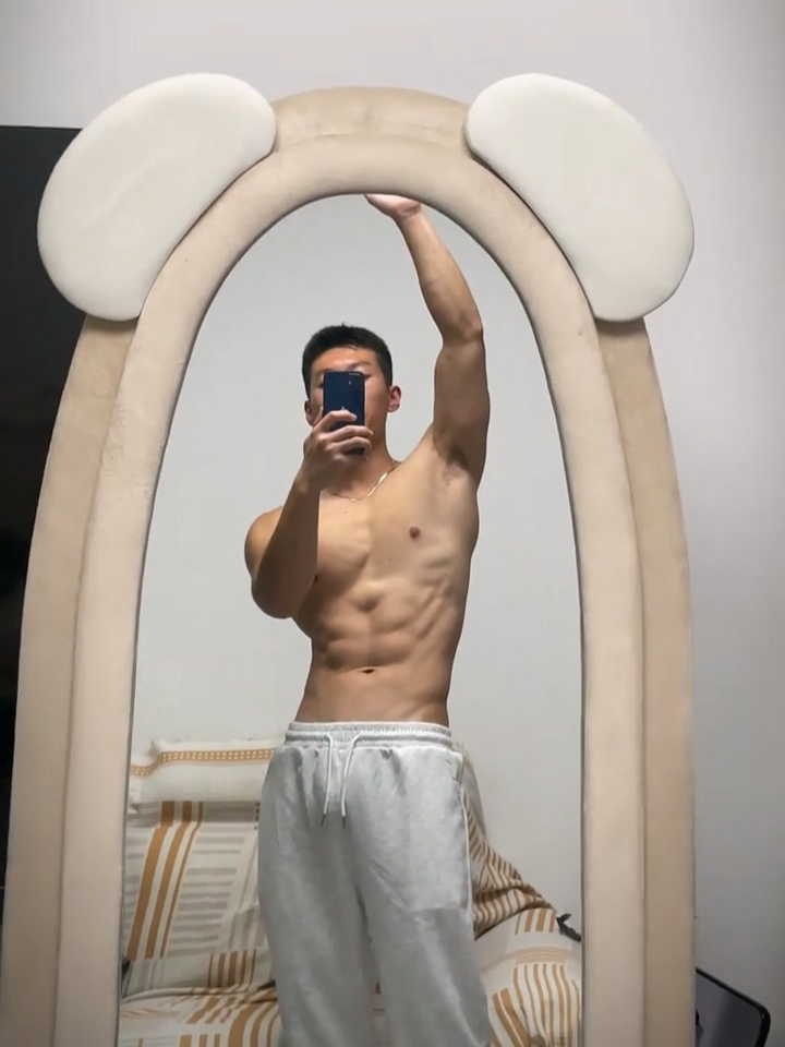体育运动的肌肉帅哥