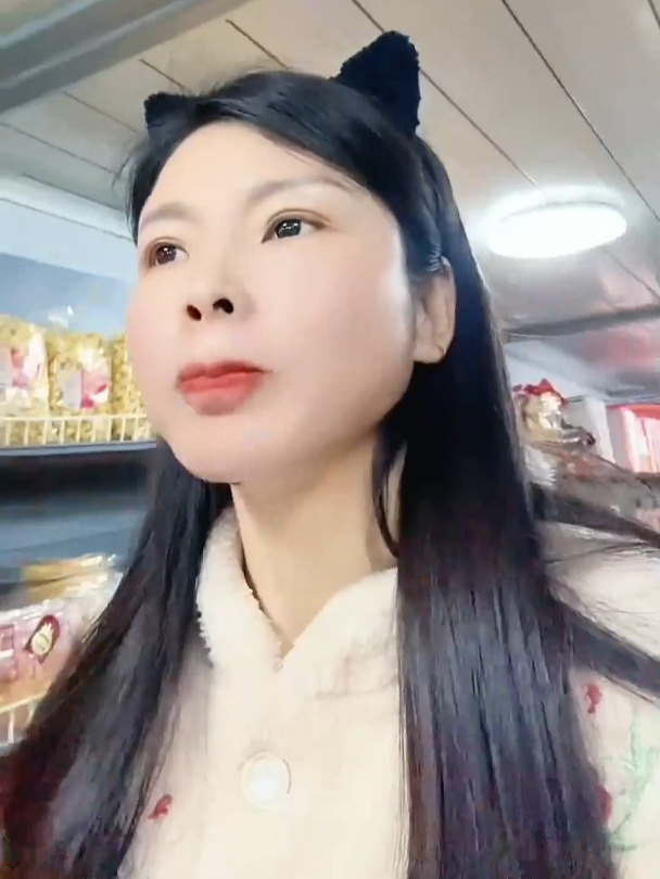 船停锚区等装货,去招手超市,惊喜发现奶茶,幸福感拉满