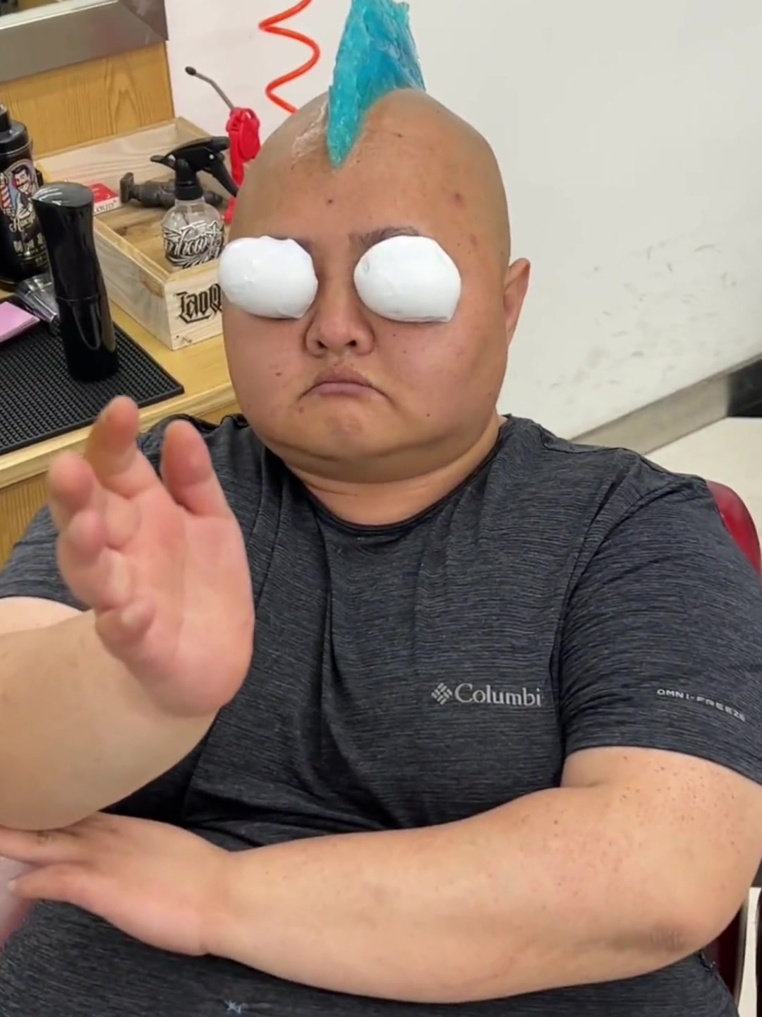 大哥新的奥特曼造型,拿蛋壳当眼睛,真是让人笑喷了!