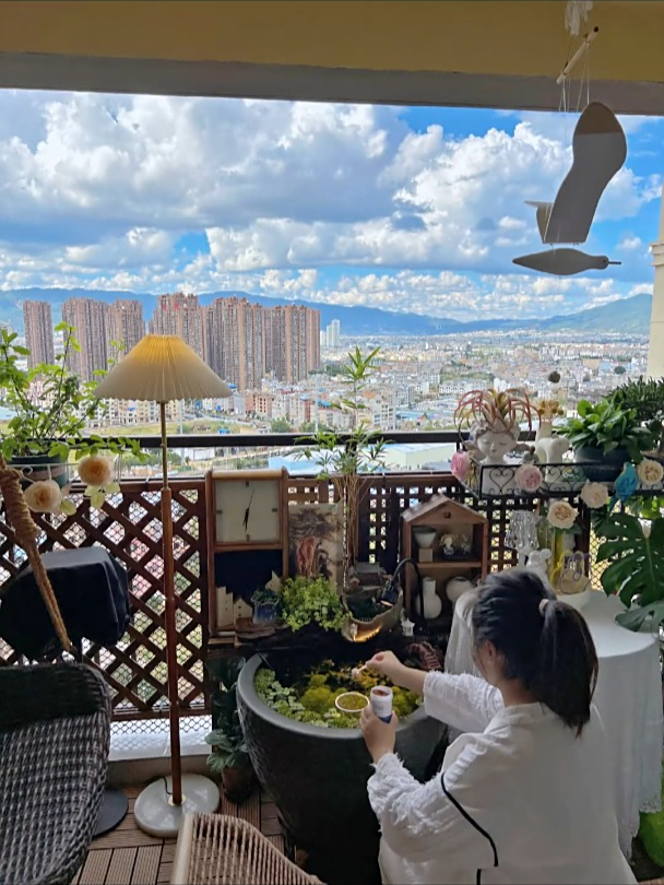 一年前为老婆改造了这个花园阳台,现在把鱼池也安排上!