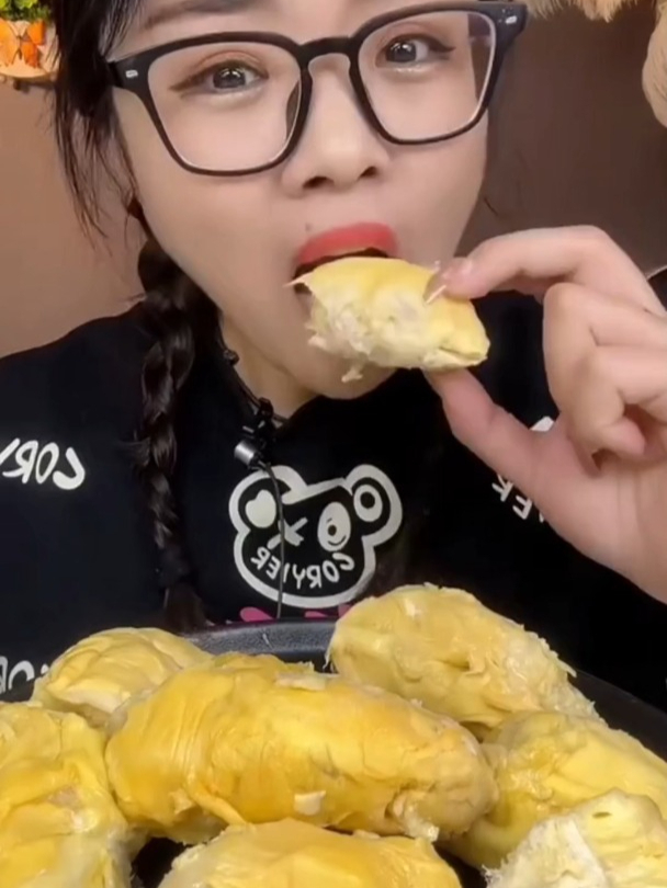 这榴莲果肉饱满,赶紧来挑挑