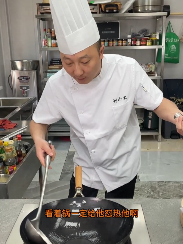 酸辣爽脆的绿豆芽小炒,简单易做,味道却让人赞不绝口