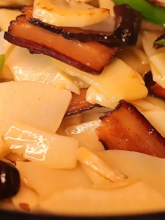 加班熬夜,来份腊肉炒菜,能量满满!