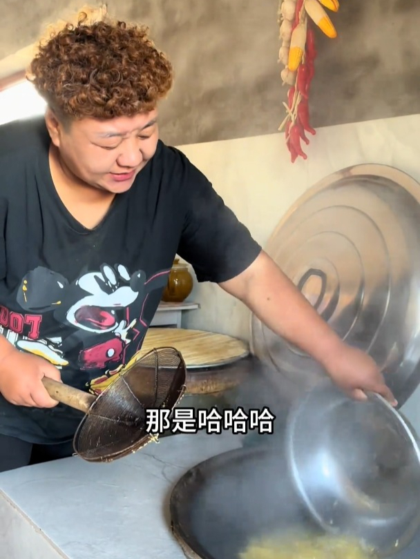 天气好爸妈一起筛苏子,再抷点白菜叶捞点小米饭打菜包吃