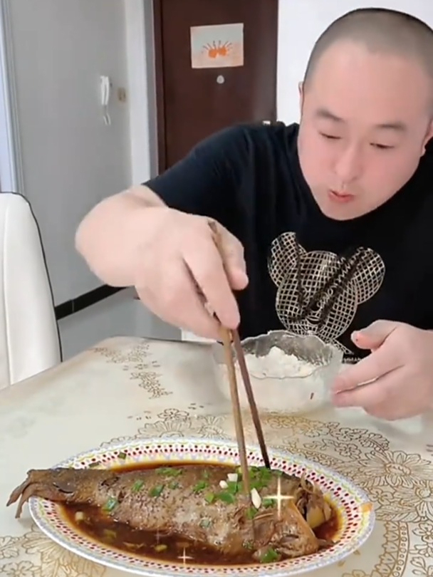 上个菜的功夫鱼就被你吃完了