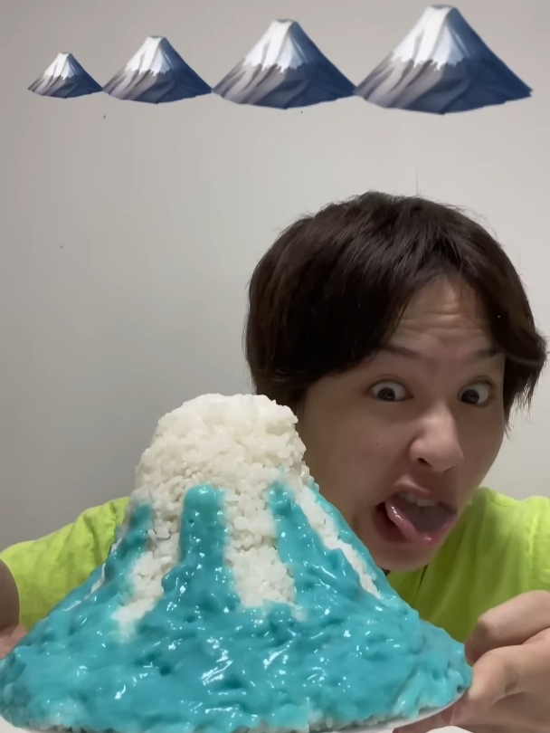 品尝造型不一的恐龙与雪山饭团!
