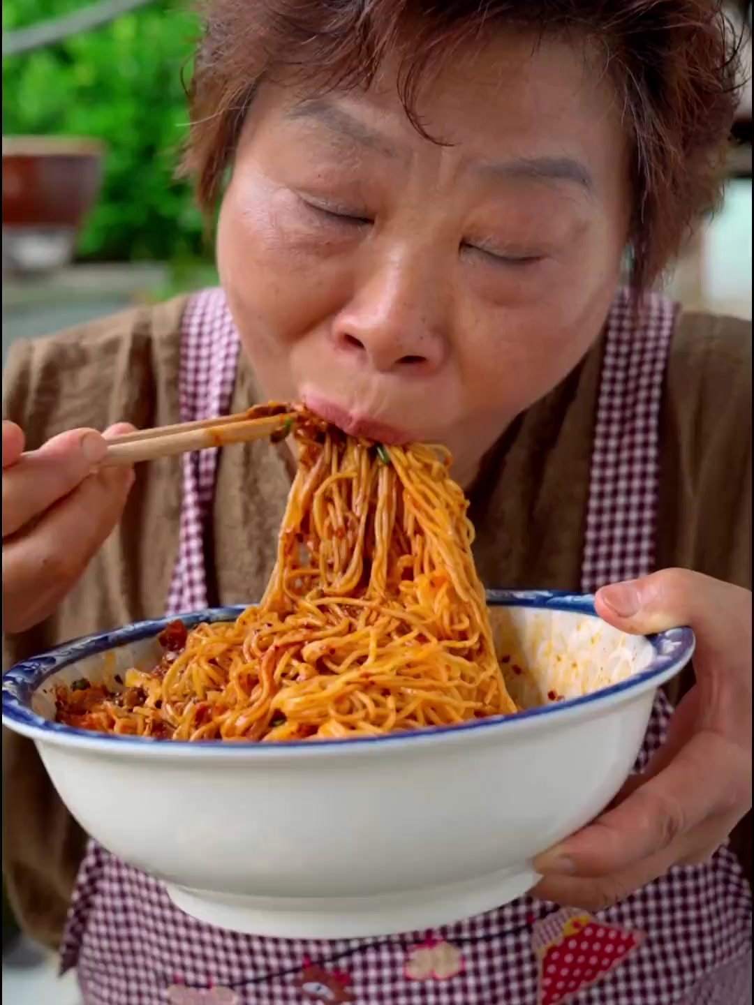 买了五斤猪后腿肉做一大锅香菇肉酱