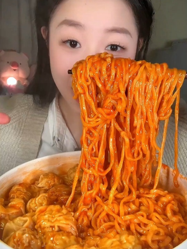 黏糊火鸡面又来了,今天还放了云吞,碳水加碳水太快乐啦
