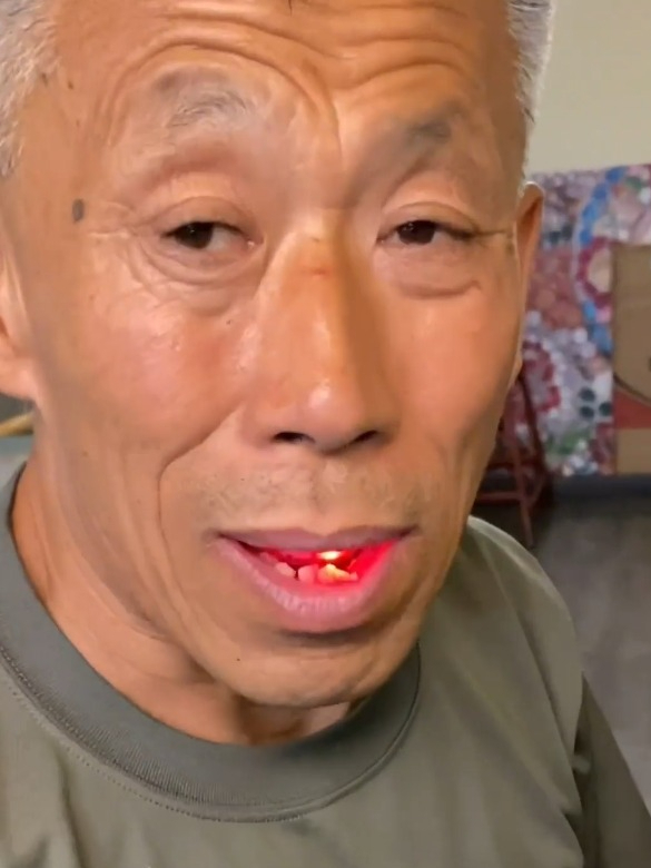 当我给大爷买了N副发光牙套