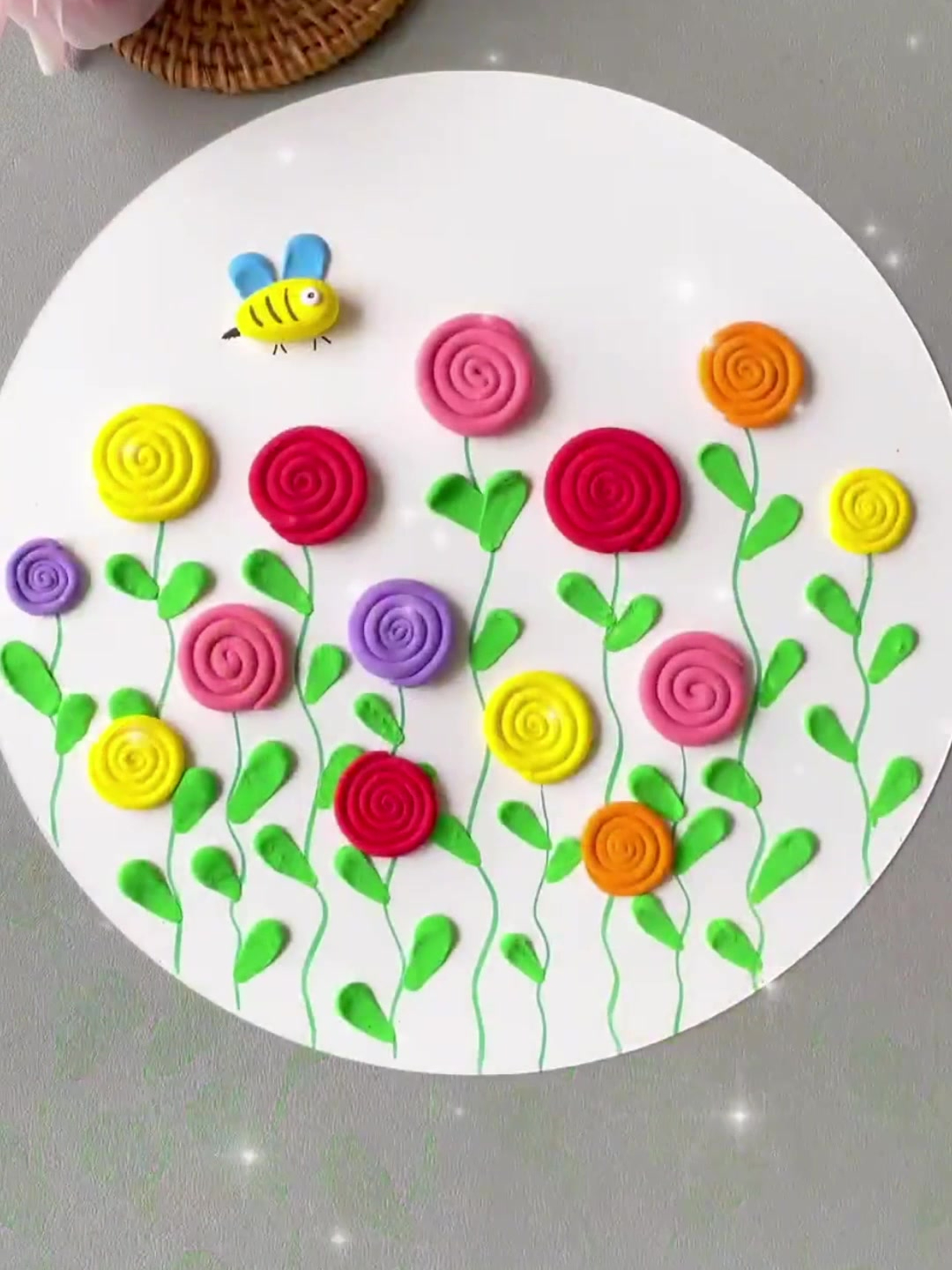 橡皮泥制作的小草花朵