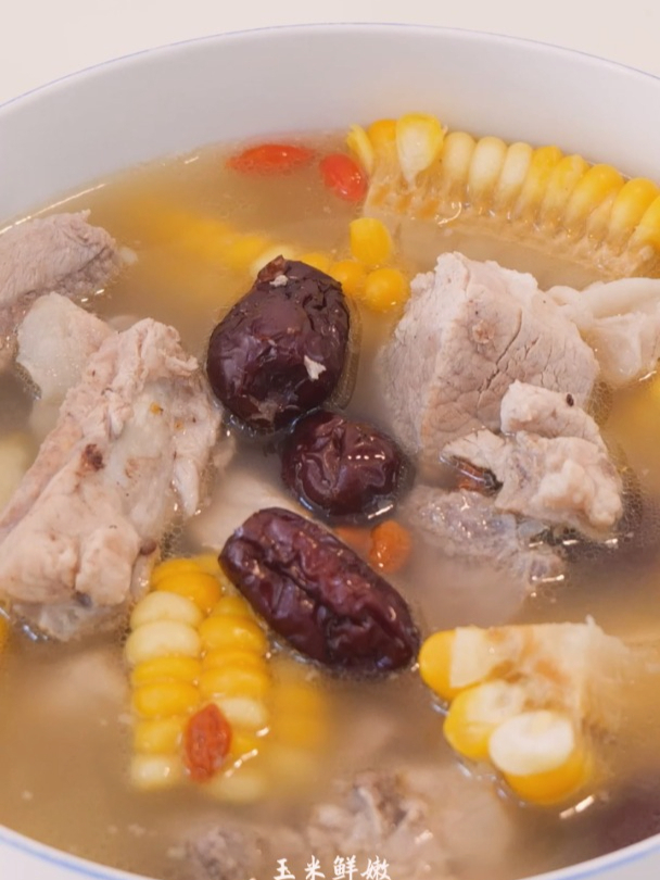 玉米排骨汤的神仙做法,汤鲜肉嫩,暖胃又暖心