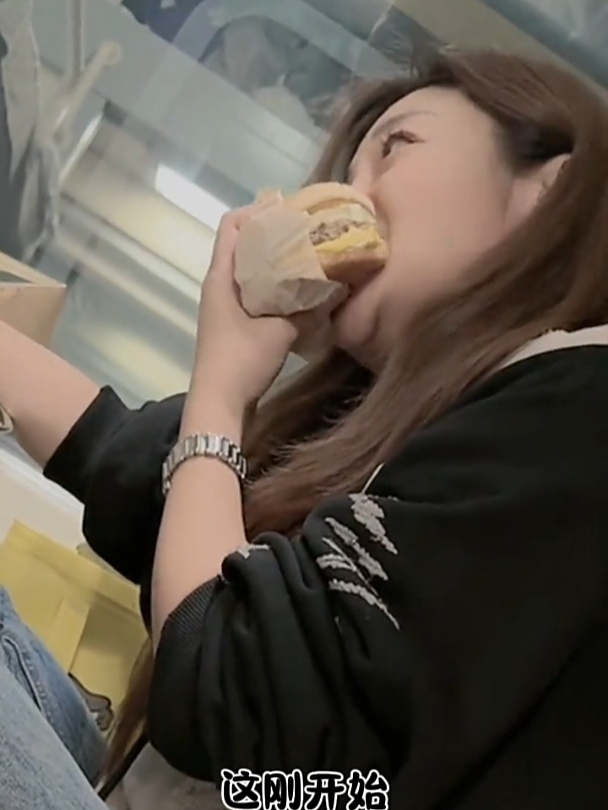 都说我长肉 坐火车 运动不了 怪我呀