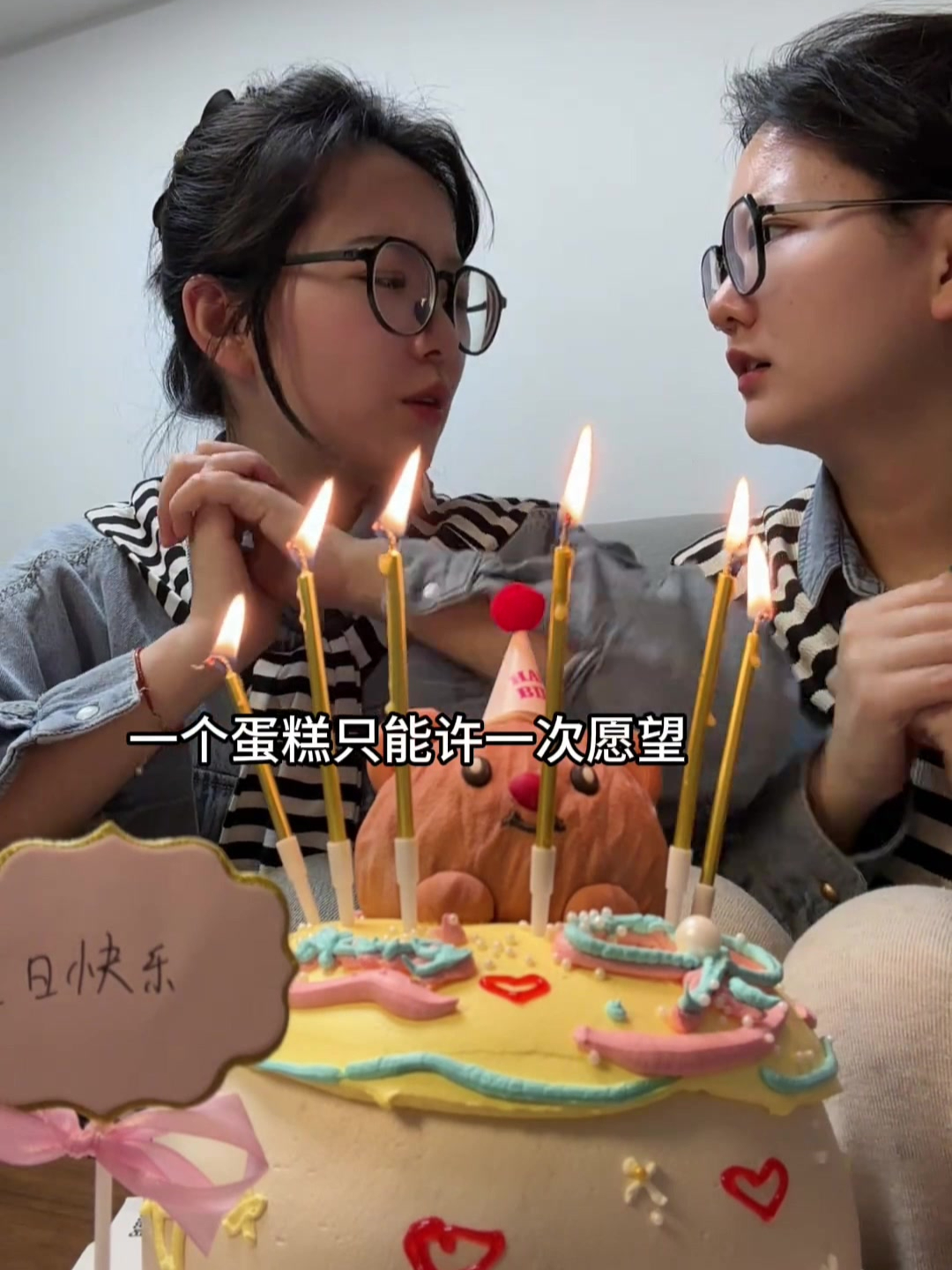 双胞胎姐妹记录开心,谁料剧情神反转,网友:比电视剧还精彩