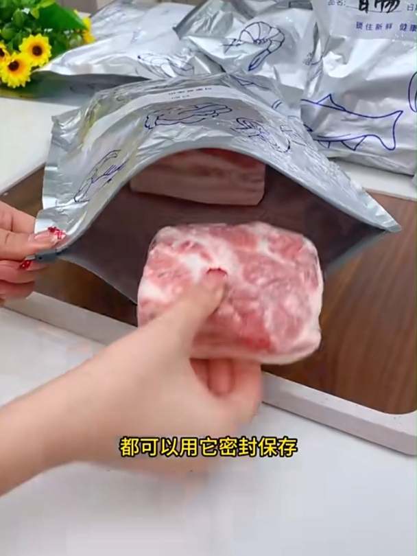 年后腊肠发霉?铝箔袋抽真空实测!3分钟锁鲜,腊肉半年放不坏!